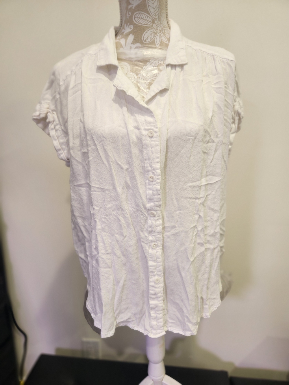 Jane and Delancey White Short Sleeve Button-Front Top
